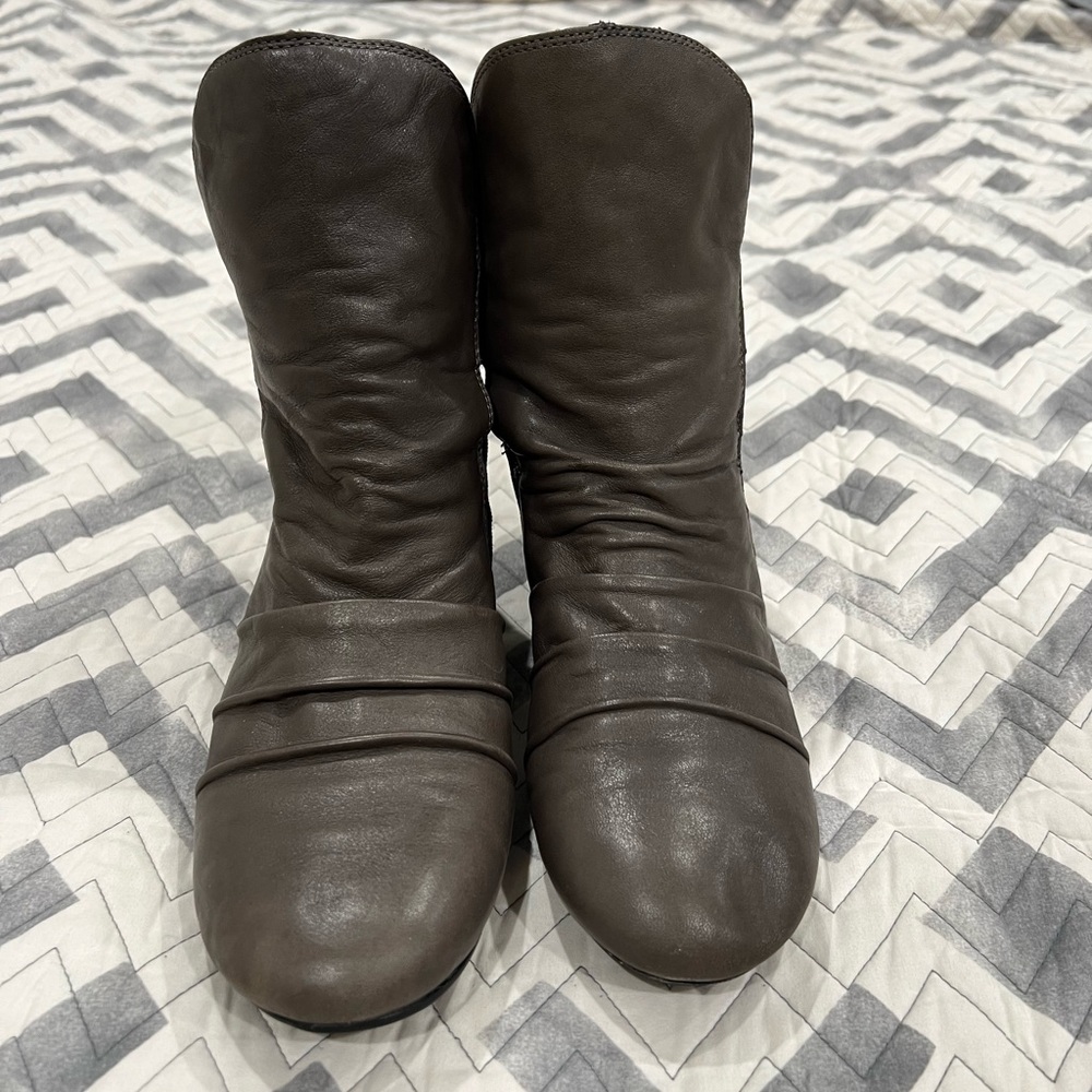 Born slouchy boots